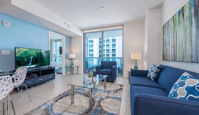 Balcony w/Partial Ocean Views | Work Desk + Wi-Fi | Pool+ Hot Tub | Gym