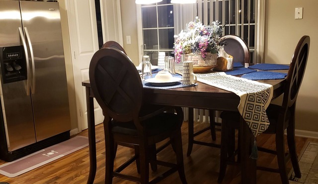 Balcony, Washer/Dryer, Gym, Pool, Coffee shop, Side Walks, The Goat Restaurant