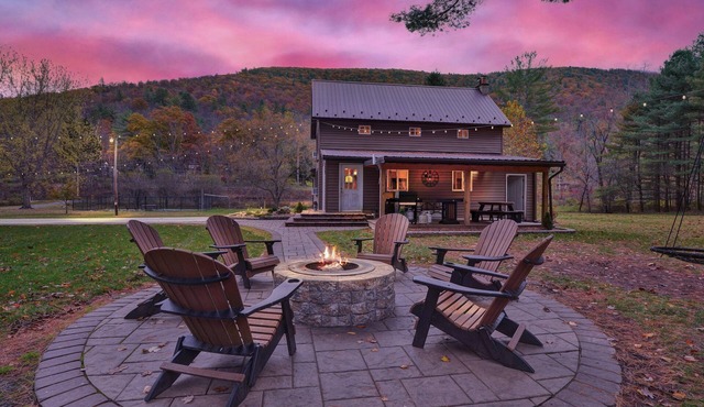 Bald Eagle Lodge | Riverfront near Rail Trail Kayaks + Pickleball Court