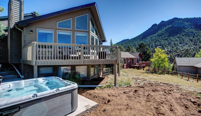 Baldpate Home - Premier Mountain Views & Hot Tub!