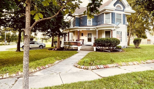 Baldwin House with the Peach Floor