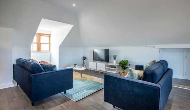 Balham Loft: Secure free parking. Close to tube.