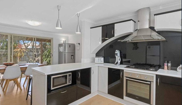 Bali in Wool bay - 5 minutes walk to the beach and jetty