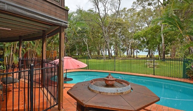 Bali on the Beach, absolute frontage,lawn access