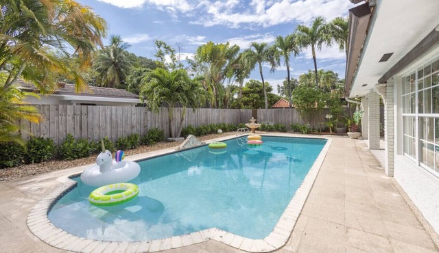 Bali Paradise Pool BBQ - Fits 14