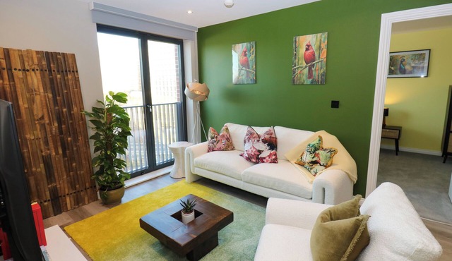 BALINESE RETREAT, family friendly, with a garden in Leeds