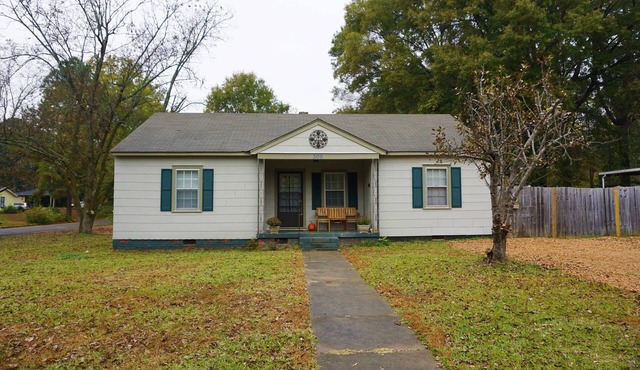 Ball game availability! Sardis lake minutes a way, Safe , Clean, Comfortable