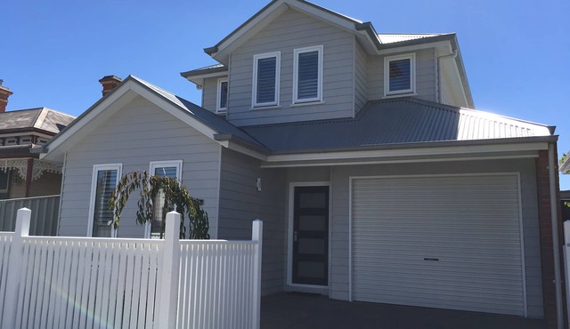 Ballarat's Best Location - Cardigan House - By the Lake