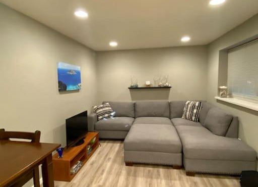 Ballard 1 bedroom condo with in-unit laundry