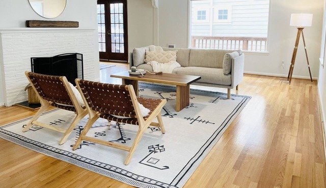 Ballard Duplex- Close to Golden Gardens!