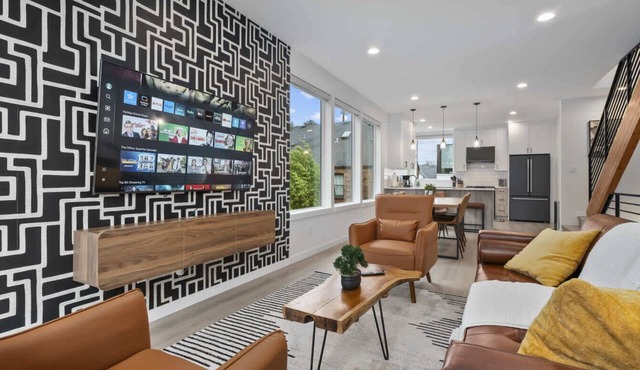 Ballard Hangout - Arcade, Covered deck, Sleeps 10!