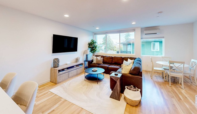 Ballard home with private roof deck, grill, & private washer/dryer