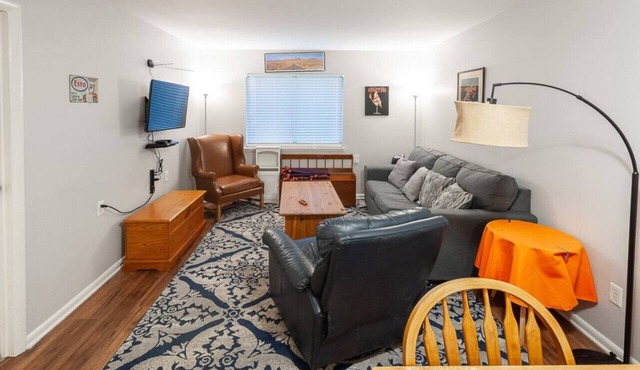 Ballgame Bungalow, Entire 2BR/2BA Apt in Clemson