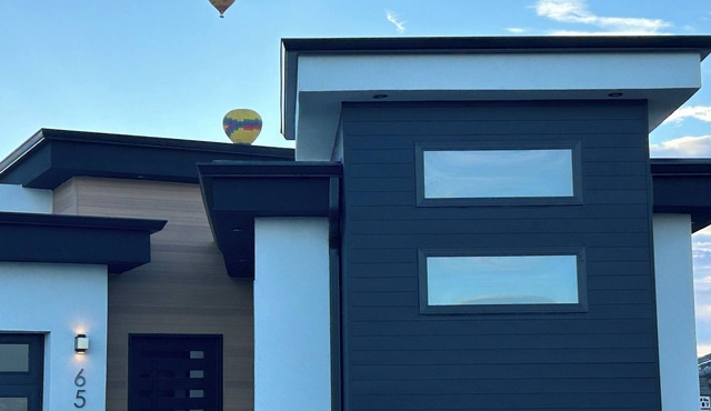 Balloon Fiesta house in Albuquerque with roof deck, and beautiful views!