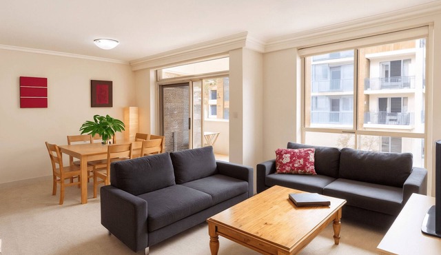 Balmain- BUCHN Buchanan Street - Modern 2BR with Balconies Resort Facilities Near Balmain Village