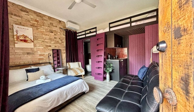 Balmain Village Retreat | Sleeps 5 | AC + Parking | City 3kms