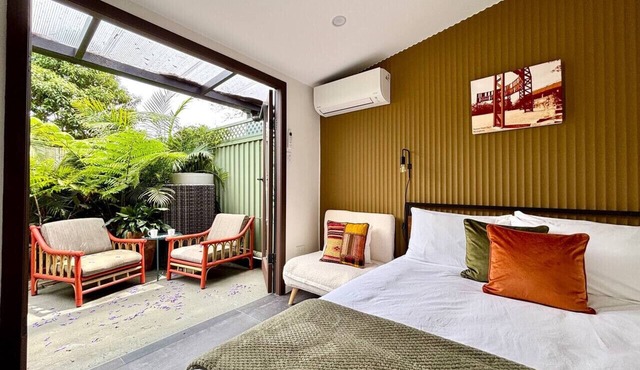 Balmain Village Retreat | Sleeps 2 | AC + Parking | City 3kms