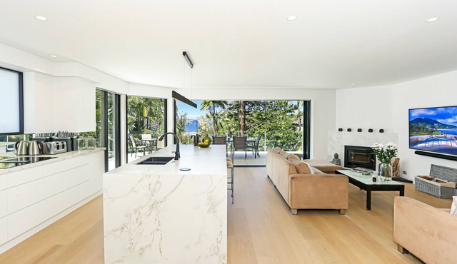 Balmoral Beach Luxury (new) 15% disc applied