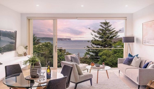 Balmoral Bliss - Expansive Views to Iconic Sydney Heads, steps to Balmoral Beach.