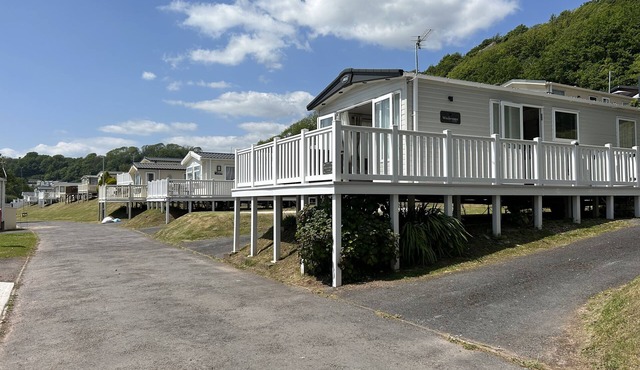 BALMORAL, family friendly, character holiday cottage in Pendine