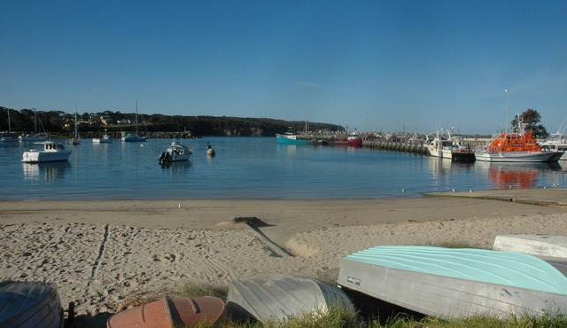 Balmoral is a comfortable and spacious 2 bedroom cottage at Burrill Lake