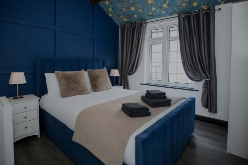 Balmoral Lodge, King Size Apartment by The Hive WA1