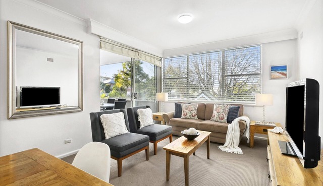 Balmoral - RAG03 Raglan Street - Spacious 2BR Apartment with Large Balcony Just 200m from Balmoral Beach