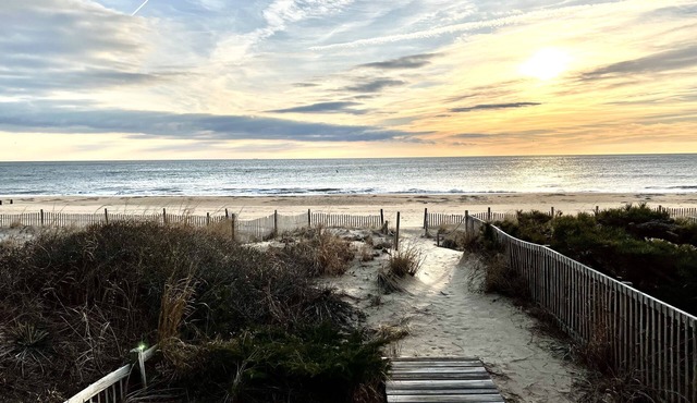 Balmy Waves Sur Mer - Atlantic Watergate Oceanfront