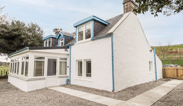 BALNAIRD FARMHOUSE, family friendly, with a garden in Strathpeffer