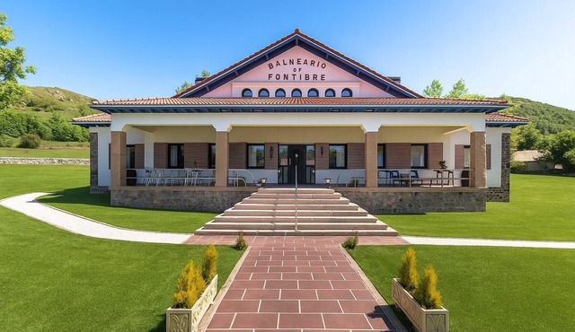 Balneario de Fontibre Rodeado de Finca Privada de 5.000 m2 con Jacuzzi y Terraza
