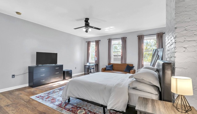 Baltimore Hopkins Medical Apt. 4- walking distance to Fells Point & Inner Harbor
