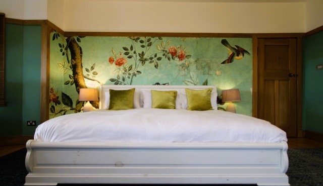 Balvonie House - Luxury Mansion House for 26. Hot Tub and Views over the Clyde