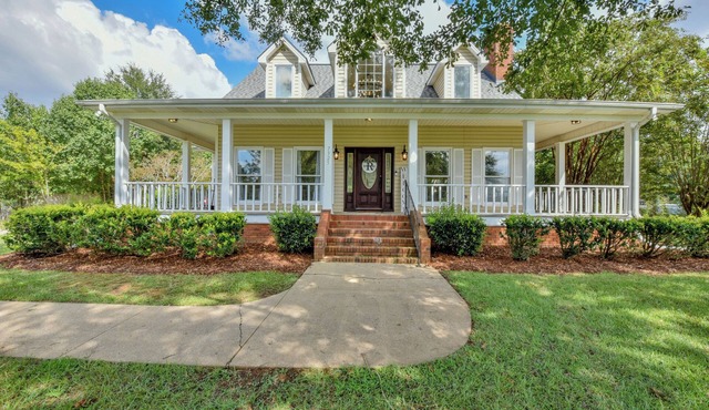 Bama Farmhouse - Beautiful Pool Area!