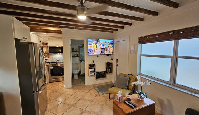 Bamboo Cottage: Tropical Vibe Beach-style Cottage