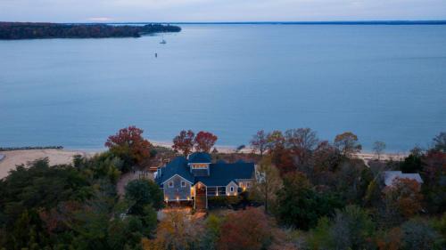 Bamboo Sands Villa and Captains Lookout