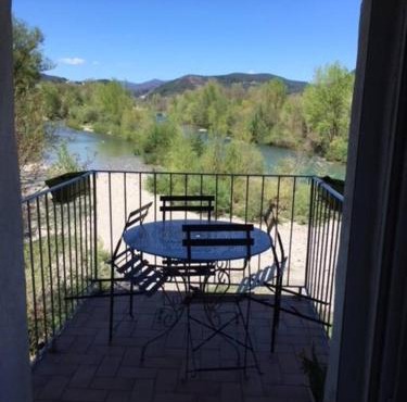 Bambou lodge anduze, les pieds dans l'eau