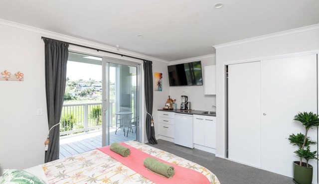 Banana Bungalow: serenity, views, tropical setting