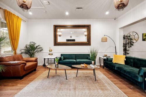 Banana Leaf Villa-Marley Junior Suite with Living Room
