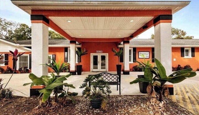 Banana Leaf Villa-Vintage Vibes Premium Room