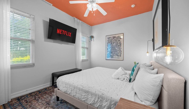 Banana Leaf Villa-Vintage Vibes Premium Room