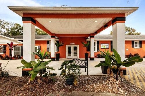 Banana Leaf Villa-Vintage Vibes Suites