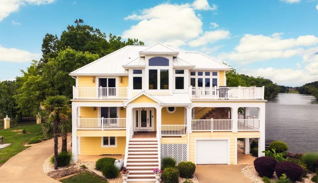 Banana Point Rental at River Rocks Landing