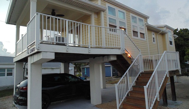 Banana Republics - Located in Paradise