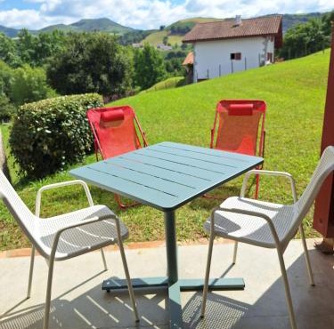 BANCA Piscine Vue Montagnes