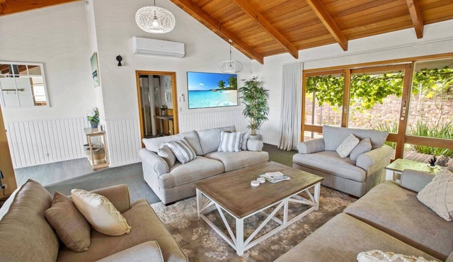 Bancroft Haven - Nestled above the marina boasting views across Bancroft Bay