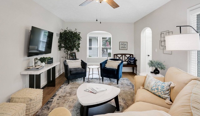 Bancroft House-Spacious, just remodeled & updated! New appliances, arcade games!