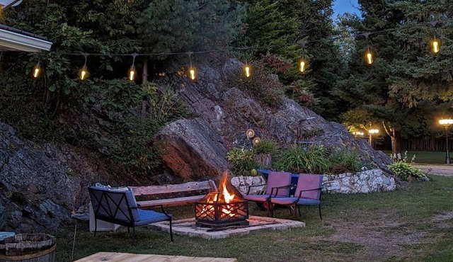 Bancroft Lakefront Cottage with Breathtaking Sunsets!