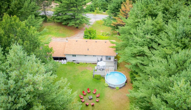 Bancroft Memories | 5BR Retreat + Pool & 2 Kitchens