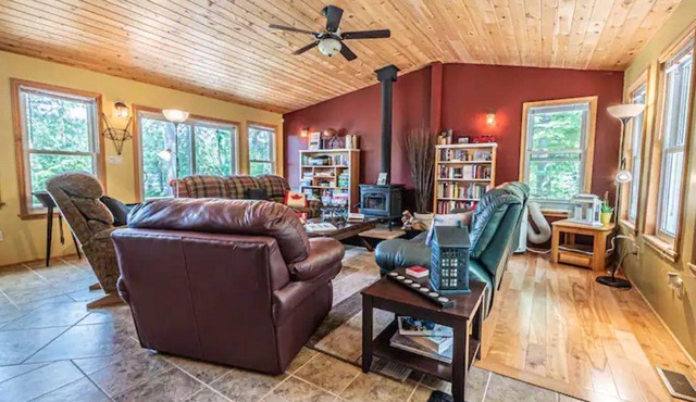 Bancroft - Private Lakefront Cottage – Peaceful Retreat on Batelle/Rock Lake