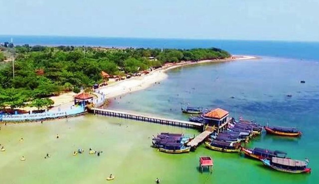 Bandengan Beach Hotel Jepara 2